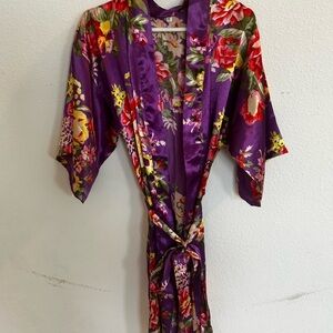 Girls Silky Floral Robe with a Tie Belt

Size 8